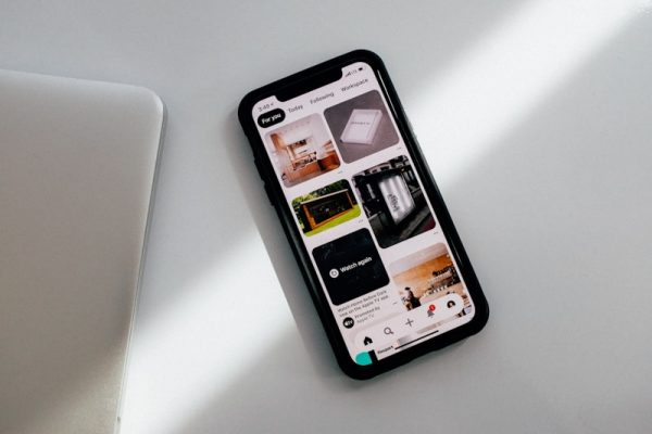 Подставка для смартфона и планшета универсальная